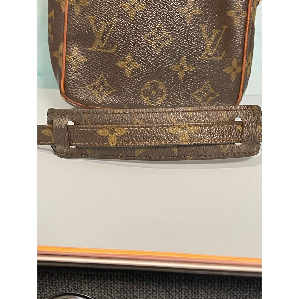 Auth Vintage Louis Vuitton Monogram Mini Amazone Crossbody Bag - Picture 9 of 16